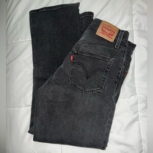DARK WASH LEVI JEANS